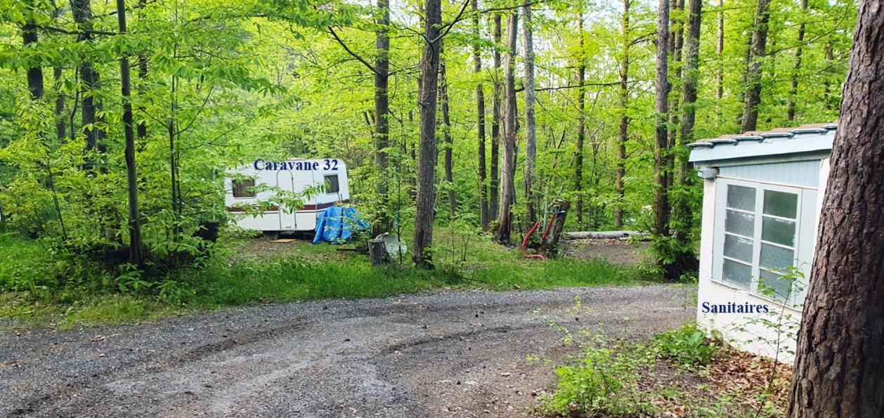 Camping Le P'Tit Bonheur Escaro Exteriér fotografie