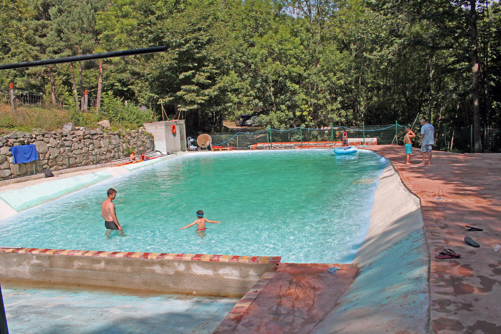 Camping Le P'Tit Bonheur Escaro Exteriér fotografie