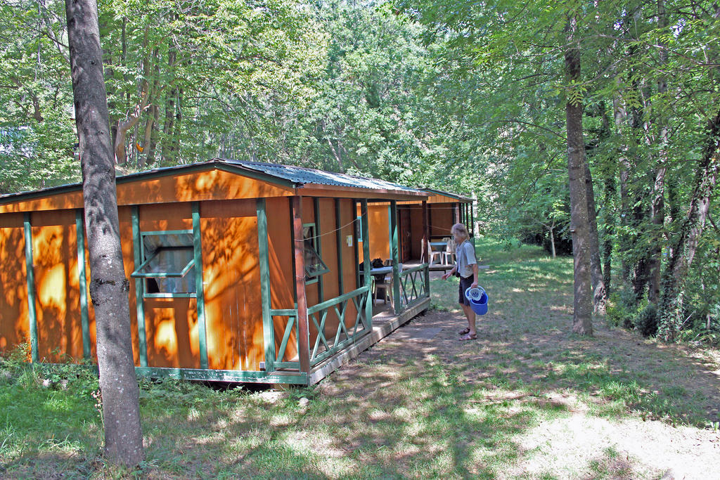 Camping Le P'Tit Bonheur Escaro Pokoj fotografie